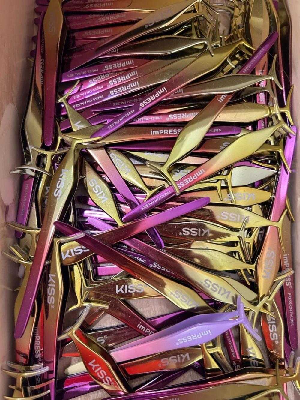 KISS imPRESS Metallic Gold & Pink Tweezer Nail Tool - KISS set of 30